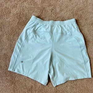 Men’s LULULEMON pace breaker shorts 7inch, lined